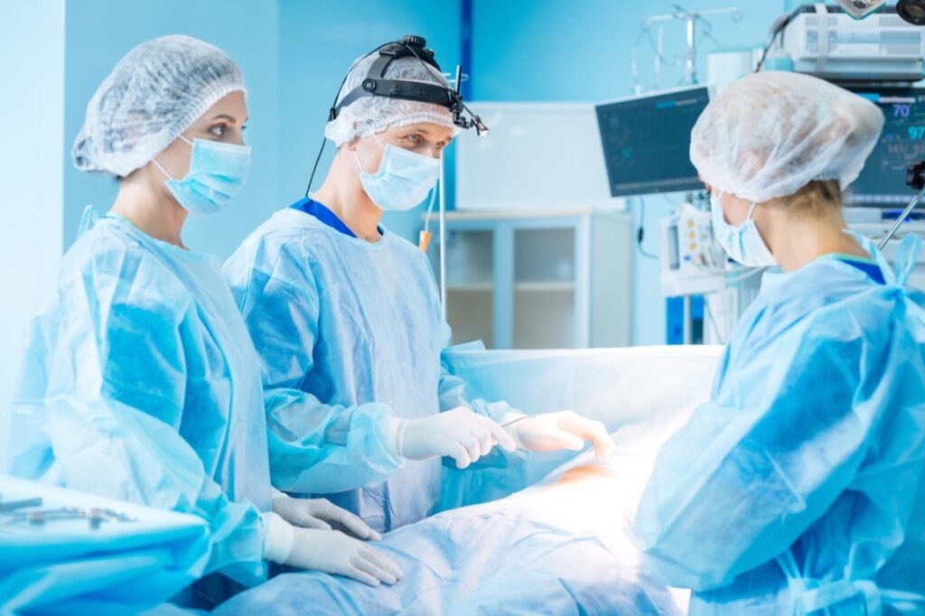 W dzisiejszych czasach, kiedy odpowiedzialność zawodowa staje się coraz bardziej skomplikowana i rygorystyczna, lekarze stają przed wieloma wyzwaniami