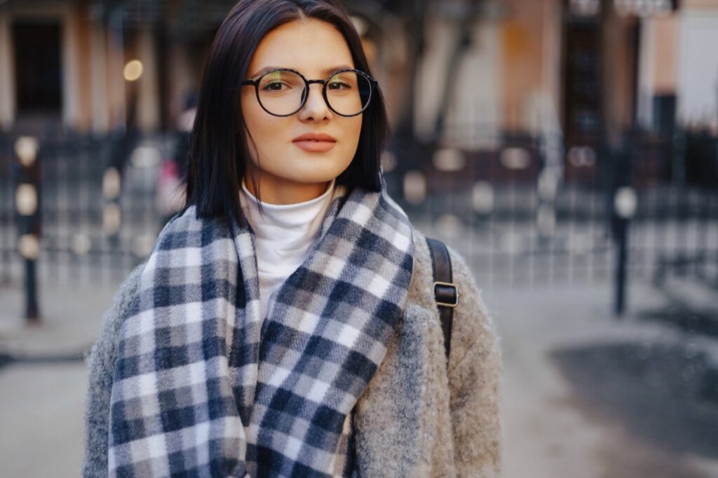 Historia Ray Ban rozpoczyna się w 1937 roku, kiedy to firma Bausch & Lomb stworzyła pierwszą parę okularów Aviator dla pilotów amerykańskich sił powietrznych