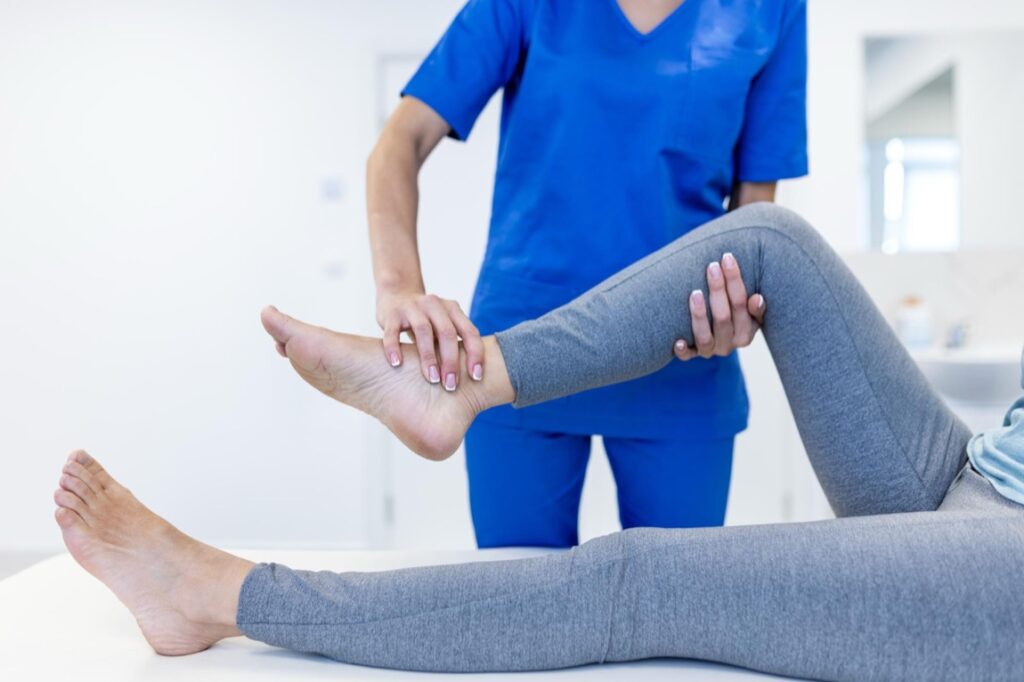 Praca fizjoterapeuty, choć często postrzegana jako bezpieczna i rutynowa, wiąże się z realnym ryzykiem popełnienia błędów mogących mieć bezpośredni wpływ na zdrowie pacjentów